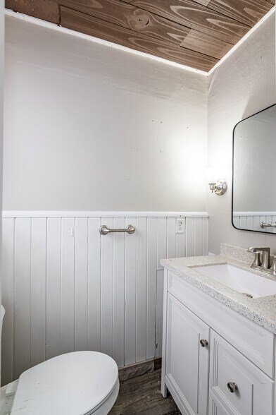 More Photos Of 1601 Jackson St, La Crosse General Retail For Lease