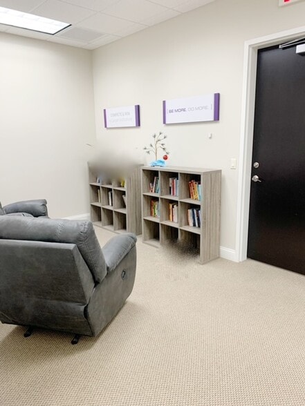 More Photos Of 5322 Primrose Lake Cir, Tampa Office For Lease