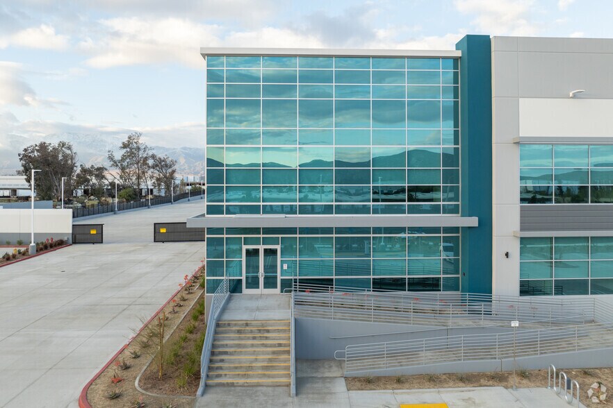 More Photos Of 14874 Santa Ana Ave, Fontana Distribution For Lease