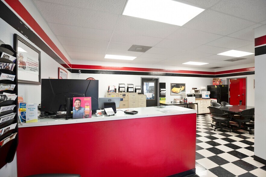 More Photos Of 2350 Us-17-92, Longwood Showroom For Sale