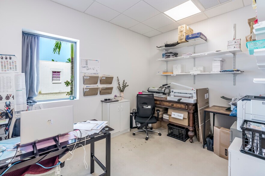 More Photos Of 1014 N Dixie Hwy, Lake Worth Beach Loft Creative Space For Sale