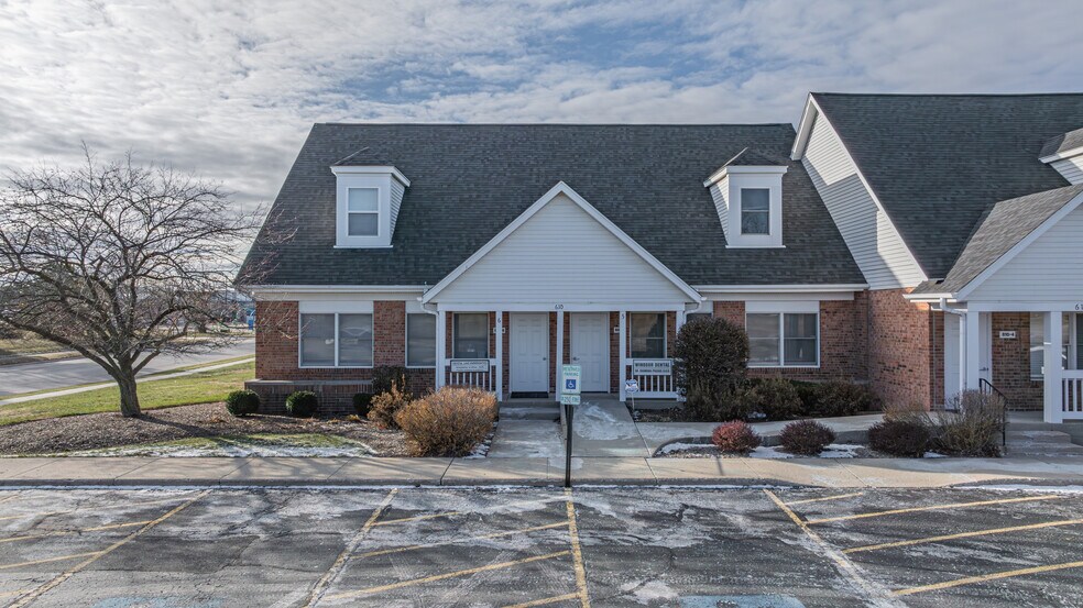 More Photos Of 610 Crystal Point Dr, Crystal Lake Medical For Lease
