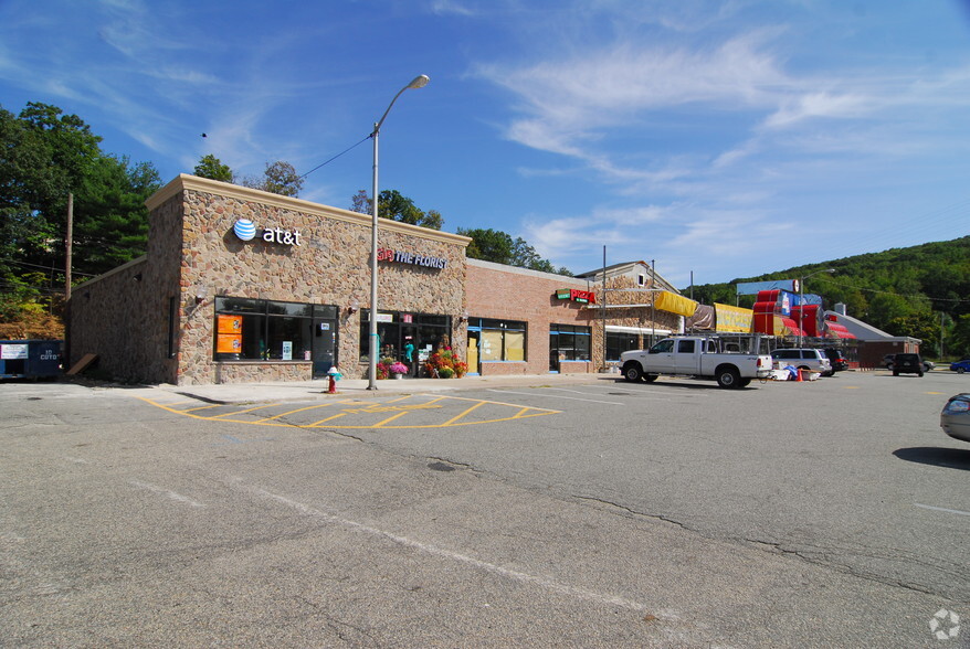 Primary Photo Of 5 Bowling Green Pky, Lake Hopatcong General Retail For Lease