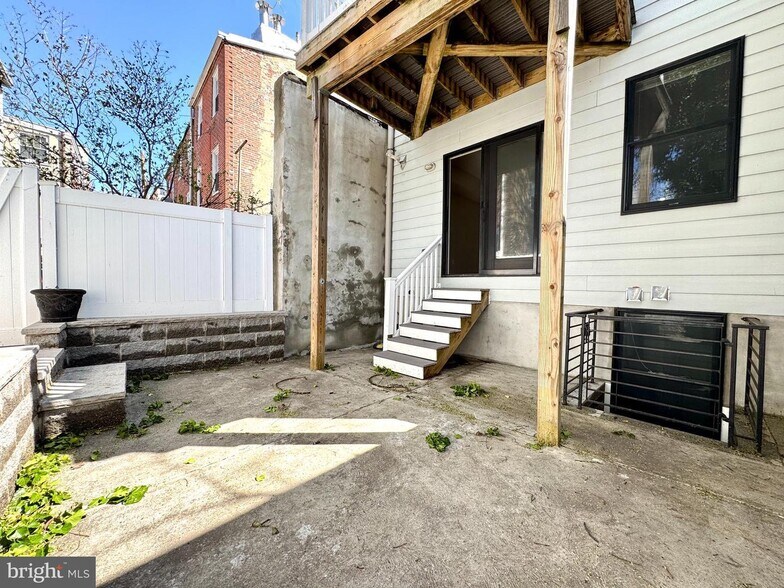 More Photos Of 1014 E Moyamensing Ave, Philadelphia Multifamily For Sale