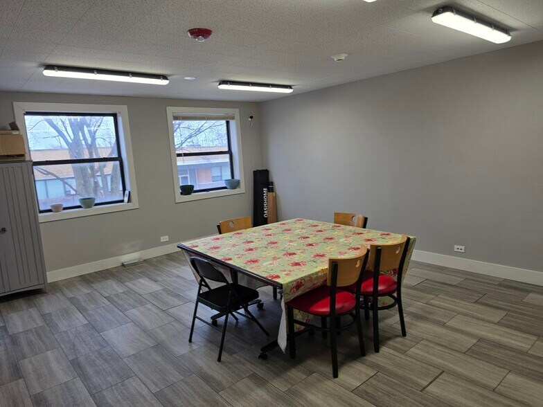 More Photos Of 8030 N Lawndale Ave, Skokie Warehouse For Sale