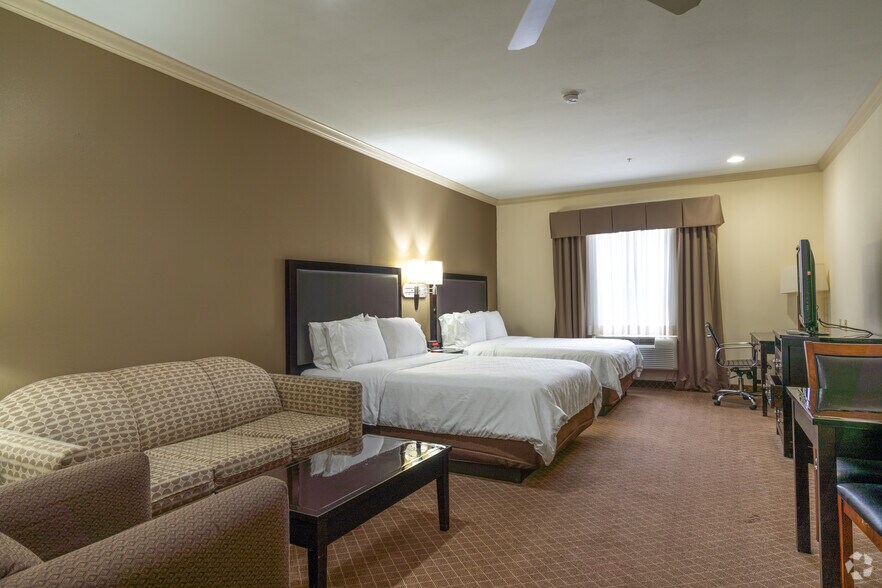 More Photos Of 908 W G St, La Porte Hotel For Sale