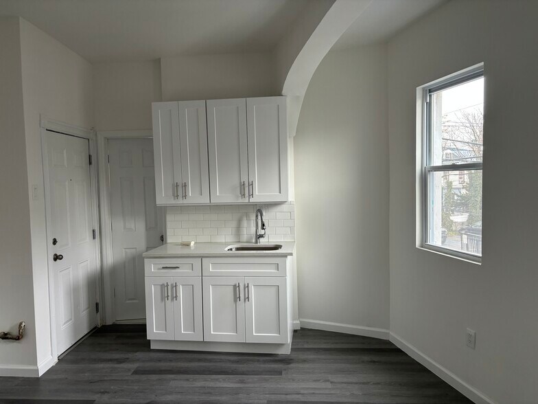 More Photos Of 564-566 Newark Ave, Jersey City Storefront Retail Residential For Sale