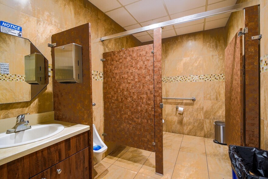 More Photos Of 1033 Dr Martin Luther King Jr St N, Saint Petersburg Medical For Sale