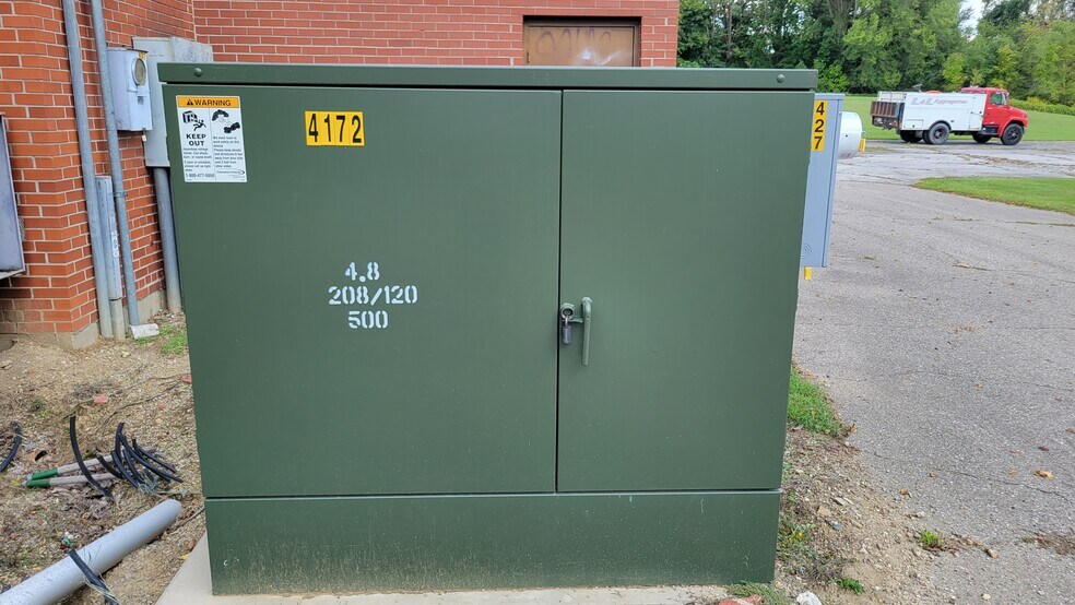 More Photos Of 427 N Steer St, Addison Hospital For Sale