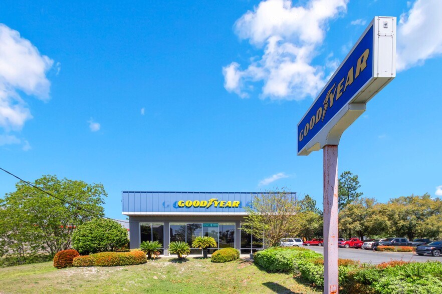 More Photos Of 8460 Navarre Pky, Navarre Auto Repair For Sale