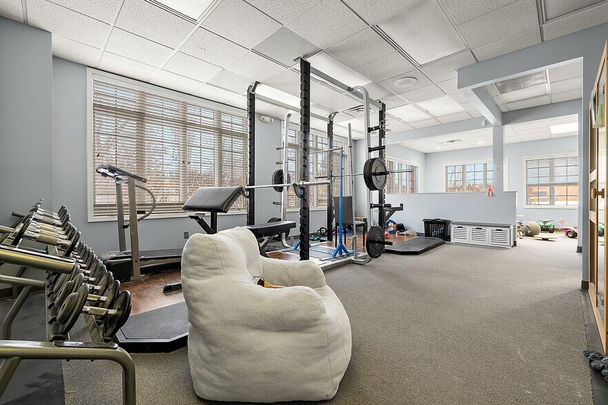 More Photos Of 42560 Van Dyke Ave, Sterling Heights Medical For Lease