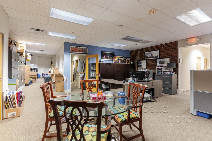 More Photos Of 17 Market Sq, Knoxville Storefront Retail Office For Sale