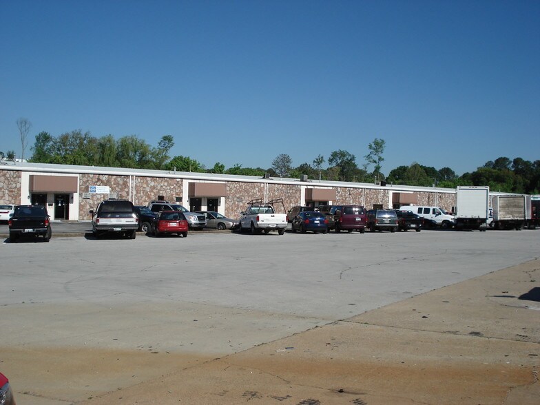Primary Photo Of 4295 Cromwell Rd, Chattanooga Flex For Lease