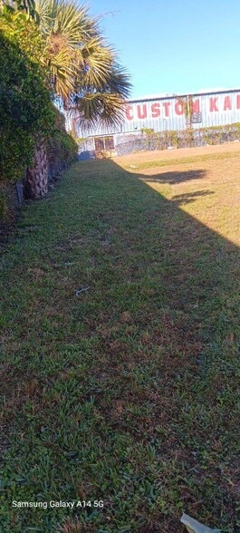 More Photos Of 11118 S Cleveland Ave, Fort Myers Warehouse For Lease