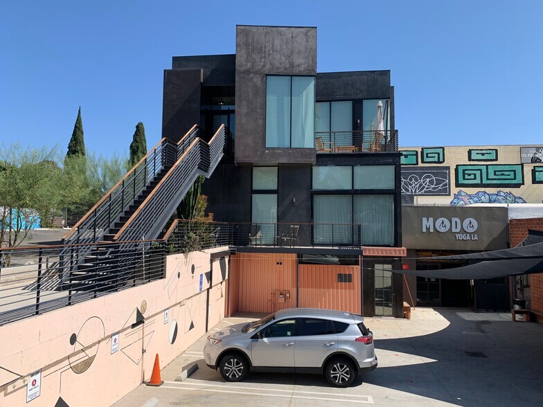 More Photos Of 2219 Aaron St, Los Angeles Loft Creative Space For Lease