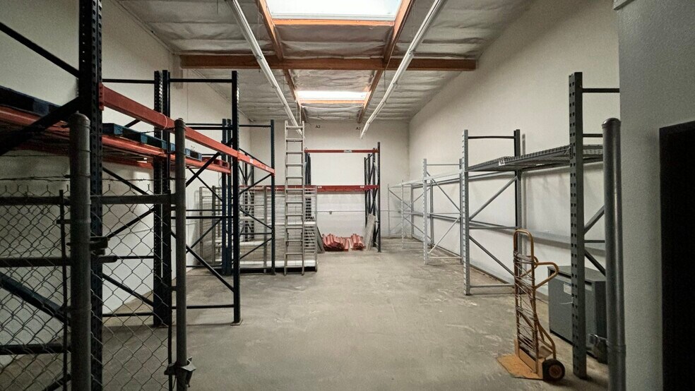 More Photos Of 21352 Nordhoff St, Chatsworth Light Manufacturing For Sale
