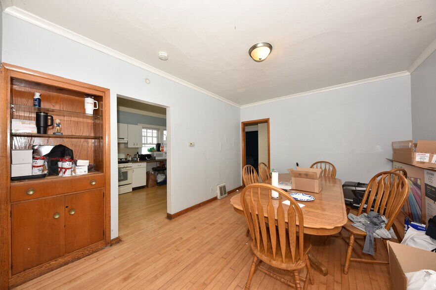 More Photos Of 2940 N Maryland Ave, Milwaukee Apartments For Sale