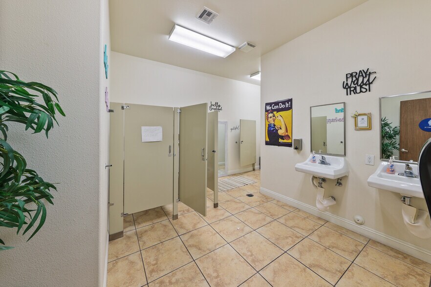 More Photos Of 1415 E Ramsey St, Banning Religious Facility For Lease