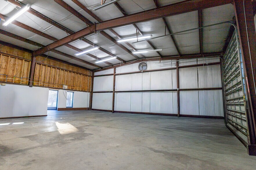 More Photos Of 1700 W 5th North St, Summerville Flex For Sale