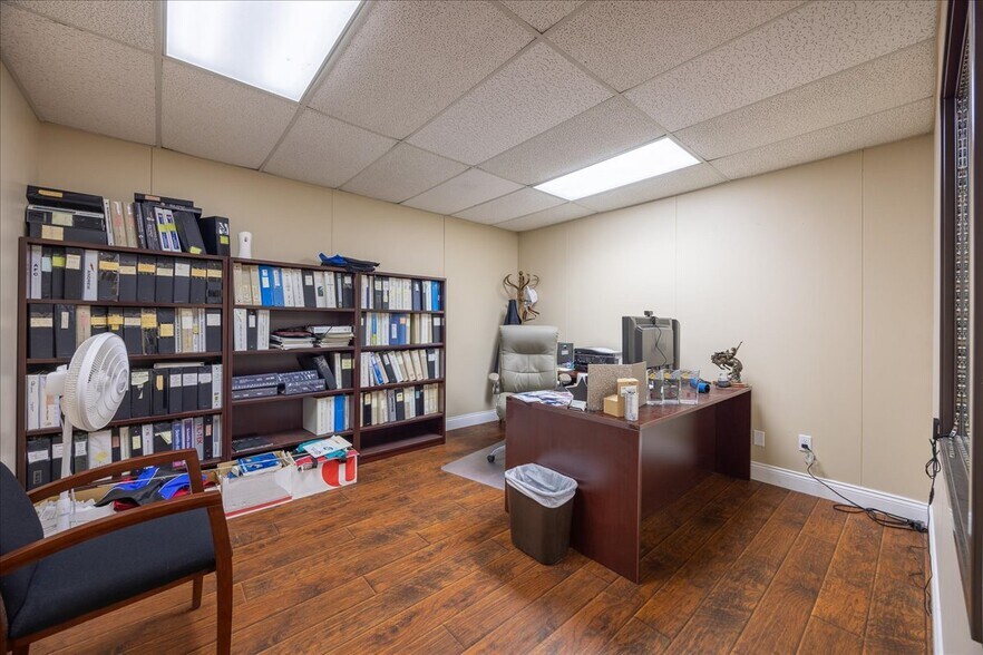 More Photos Of 812 Lexington Dr, Plano Office For Sale