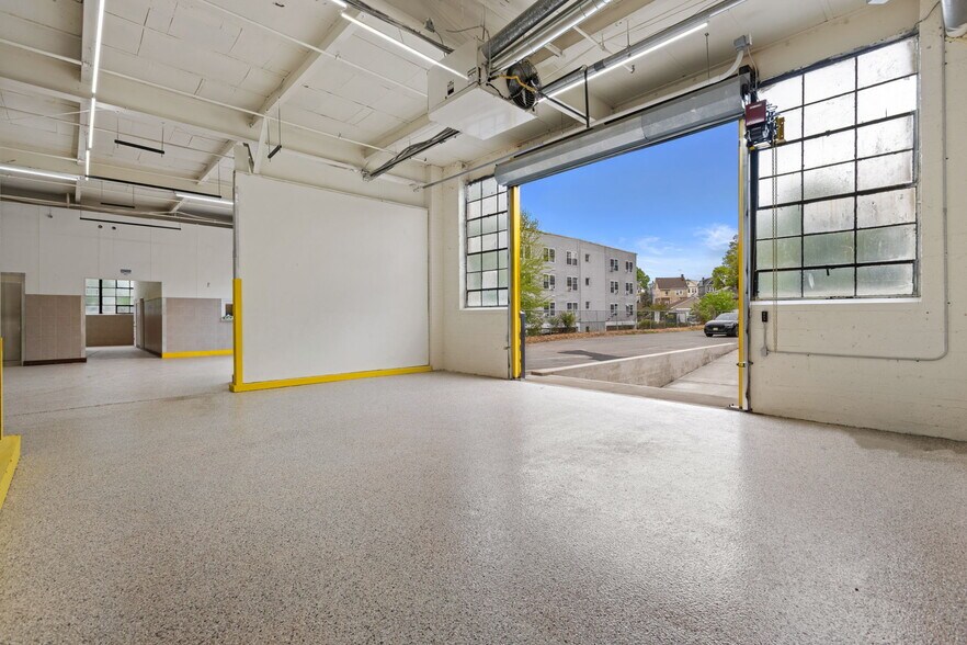 More Photos Of 349 Chestnut St, Passaic Warehouse For Lease