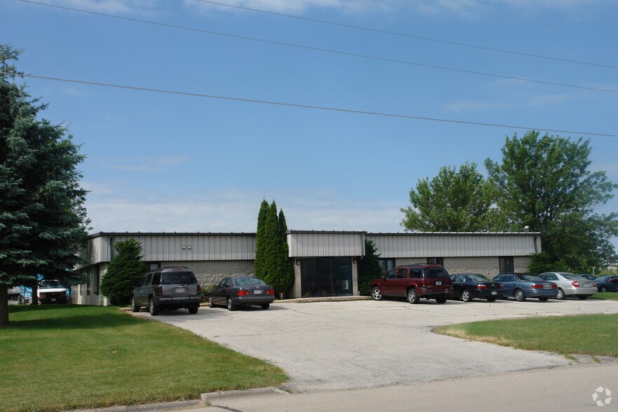 More Photos Of 1135 Contract Dr, Green Bay Truck Terminal For Lease