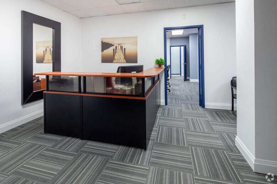 More Photos Of 120 Eglinton Ave E, Toronto Medical For Lease