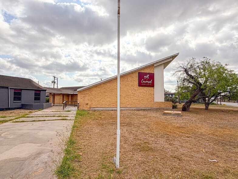 More Photos Of 1120 E Sen Carlos Truan Blvd, Kingsville Restaurant For Sale