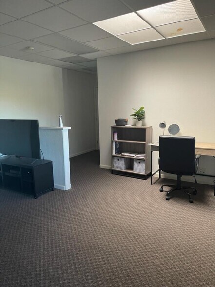 More Photos Of 13748 Center St, Carmel Valley Office Residential For Lease