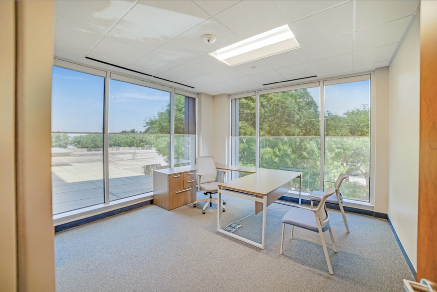 More Photos Of 11511 Luna Rd, Dallas Office For Lease