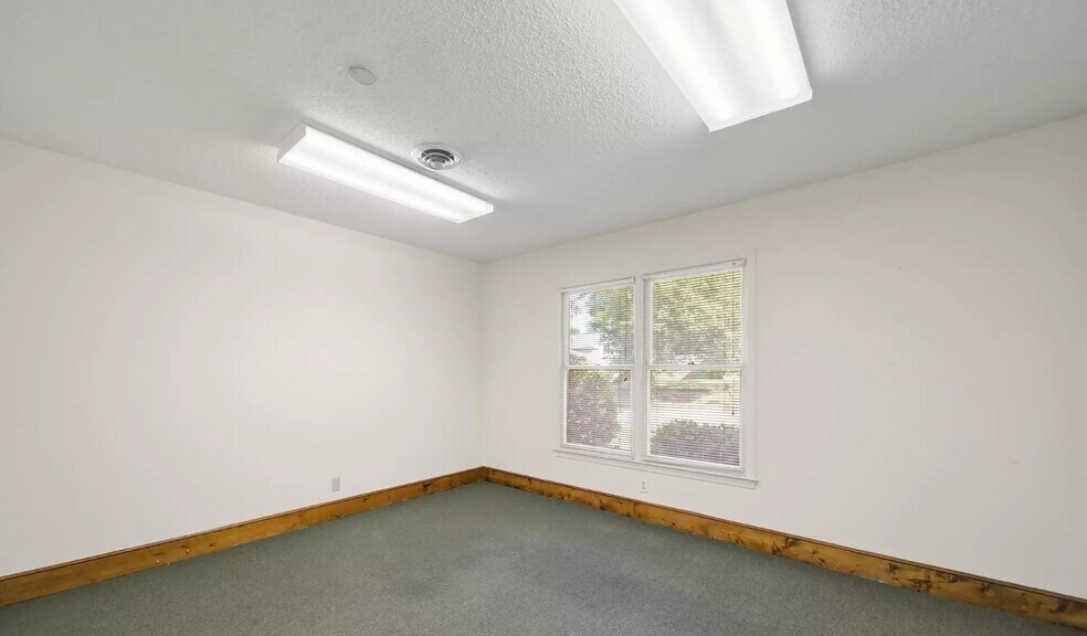 More Photos Of 209 W Barr St, Lancaster Office For Sale