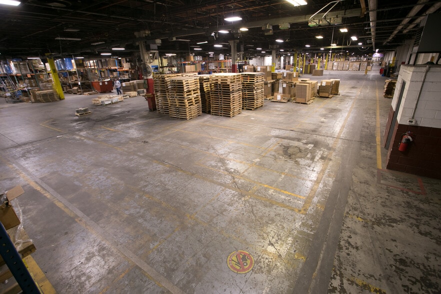 More Photos Of 600 Sanders St, Scranton Warehouse For Lease