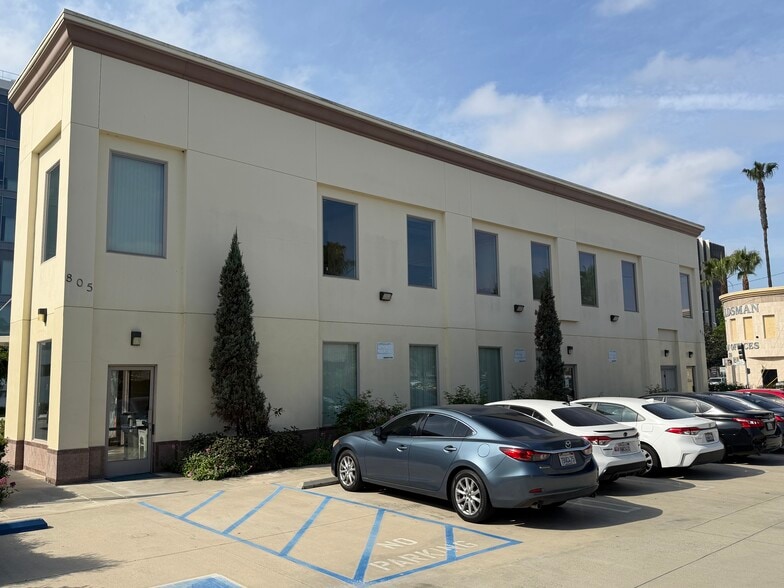 More Photos Of 801 N Ross St, Santa Ana Office For Sale