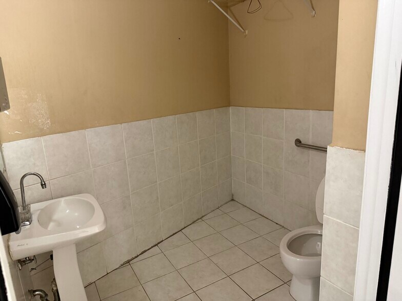 More Photos Of 5150 Buford Hwy NE, Doraville Storefront For Lease