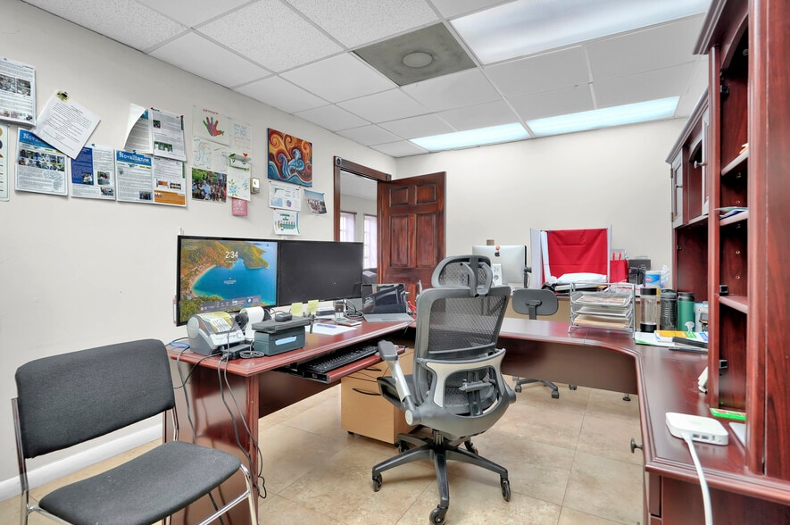 More Photos Of 3317-3347 NW 74th St, Miami Warehouse For Sale