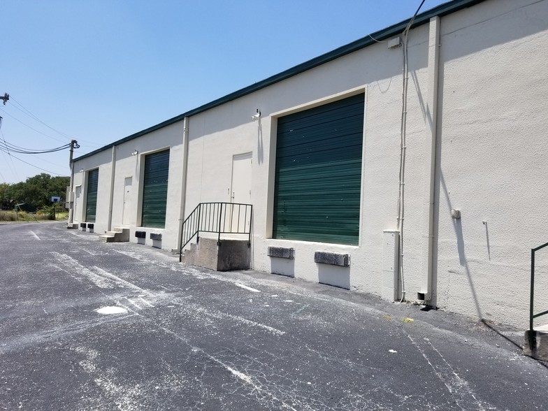 More Photos Of 10818 Gulfdale St, San Antonio Flex For Lease