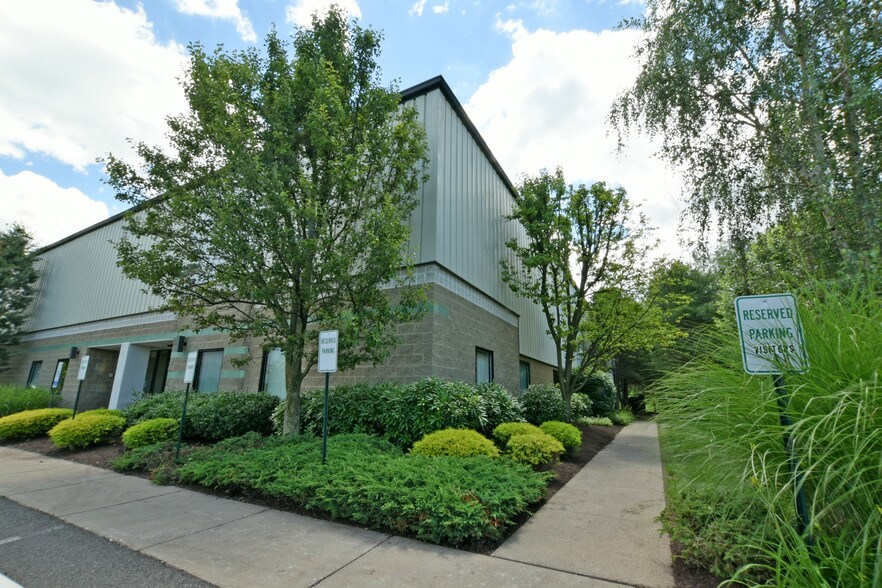 More Photos Of 225 Stewart Rd, Hanover Township Flex For Lease