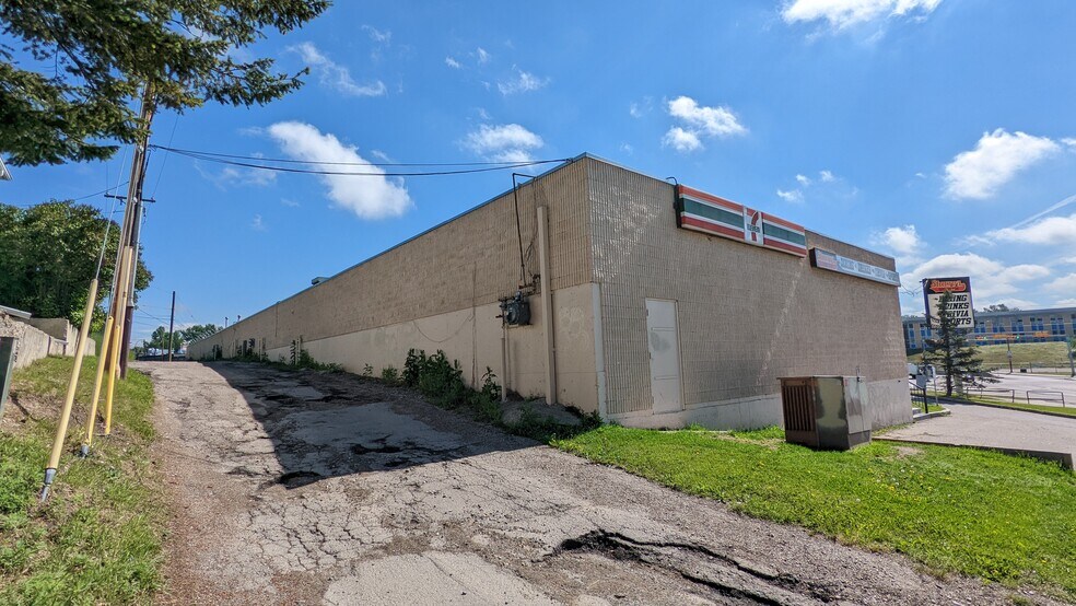 More Photos Of 4105 4 St NW, Calgary Restaurant For Lease