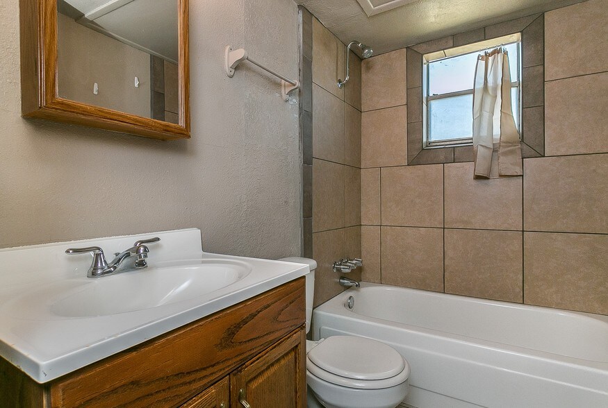 More Photos Of 1031 N Sumner St, Pampa Apartments For Sale