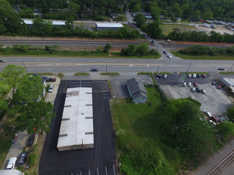 More Photos Of 2211 Rutherford Rd, Greenville Showroom For Sale