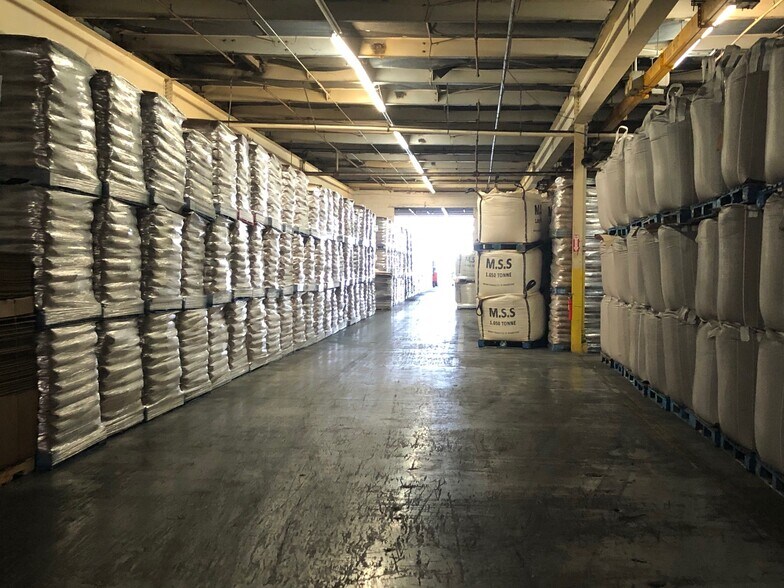 More Photos Of 625 Jersey Ave, New Brunswick Warehouse For Lease