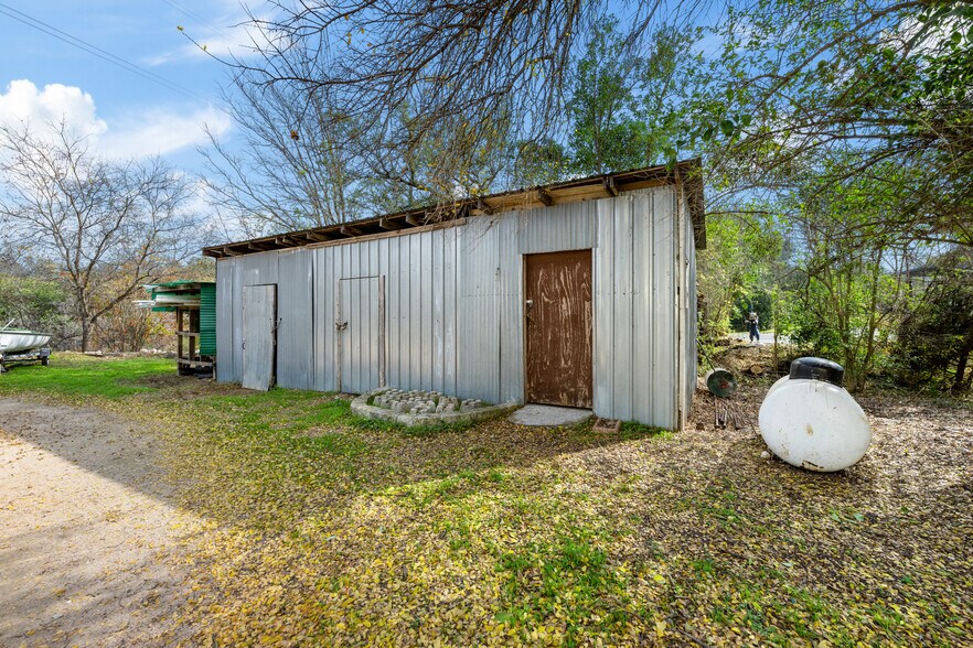 More Photos Of 5205 Hudson Bend Rd, Austin Light Manufacturing For Sale