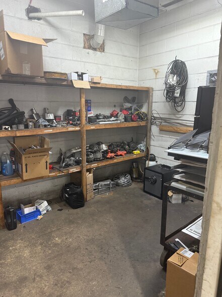 More Photos Of 117 E Roosevelt Rd, Stillman Valley Auto Repair For Lease