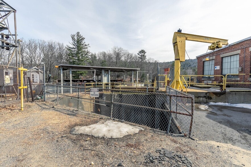 More Photos Of 1190 Huntington Rd, Huntington Manufacturing For Lease