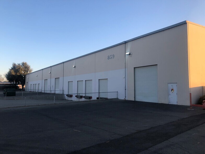 More Photos Of 859 F St, West Sacramento Industrial For Sale