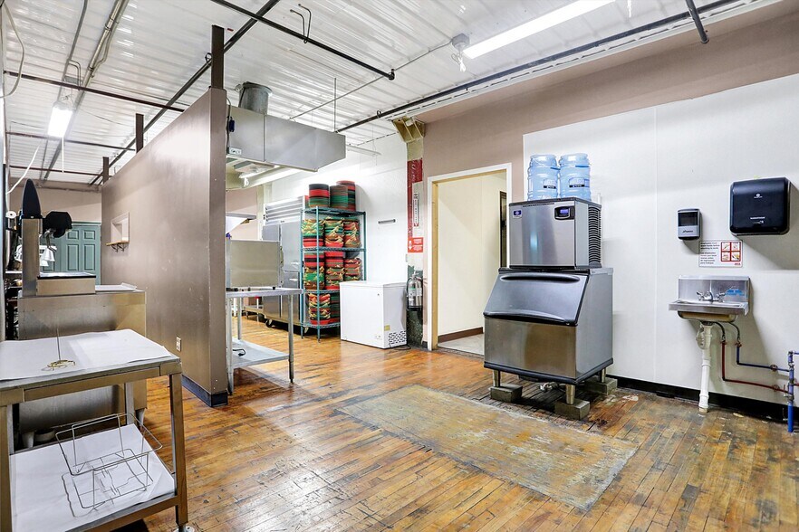 More Photos Of 35 S Main St, Batesville Warehouse For Sale