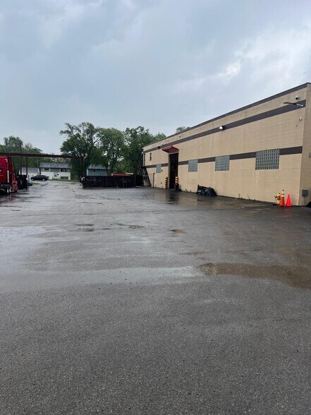 More Photos Of 16400 S Dixie Hwy, Markham Truck Terminal For Lease