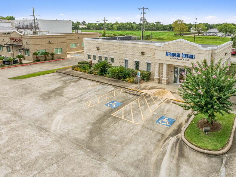 More Photos Of 3095 College St, Beaumont Medical For Sale