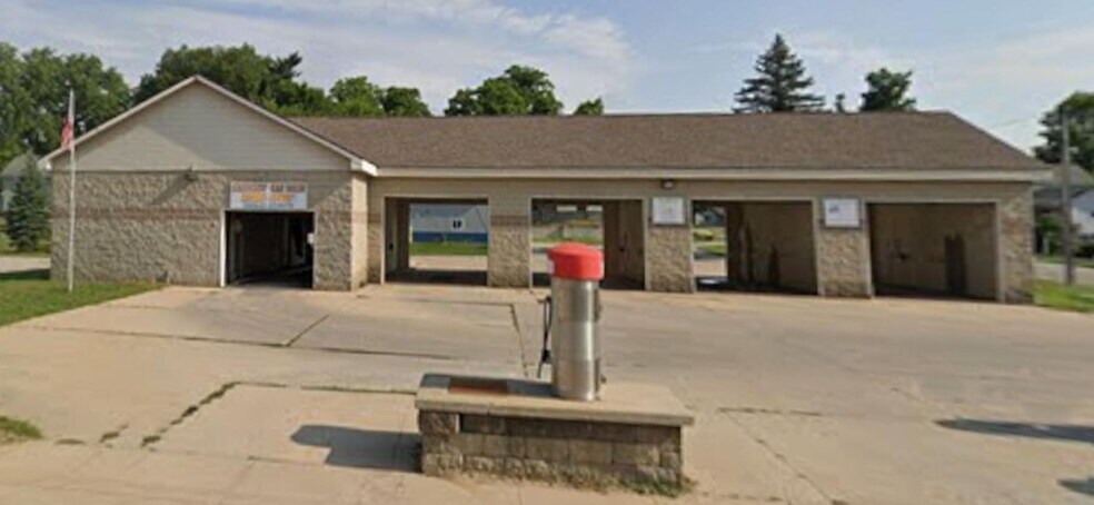More Photos Of 506 W 7th St, Evart Carwash For Sale