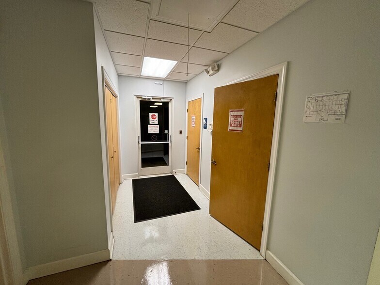 More Photos Of 115 North Blvd, Clinton Office Residential For Sale